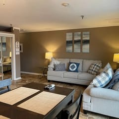 2 Brm/2 bath, Lake Views, Pool w/grills, concerts