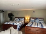 Studio, Pool, restaurants, close to everything!