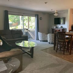 2 Bedrooms, Restaurants, 7 minutes to Weirs!