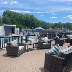 2 Brm/2 bath, Lake Views, Pool w/grills, concerts!