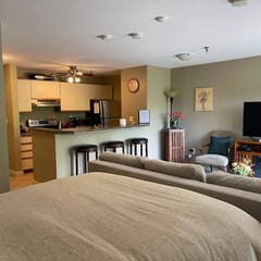 Adorable Studio - close to everything!