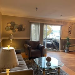 Beautiful Condo, Restaurant, Close to Everything!