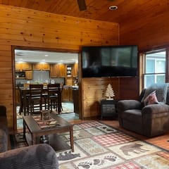 Trails End Lodge-Welcome to our Neck of the Woods!