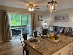 Beautiful Condo! Close to everything! - Image 2