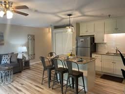 Beautiful Condo! Close to everything! - Image 3