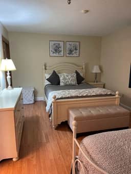 One Bedroom, Monthly Rates, Close to Everything! - Image 2