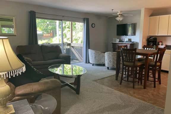2 Bedrooms, Restaurants, 7 minutes to Weirs! - Image 1