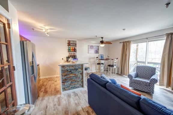 Close to Weirs Beach, concerts, water views, Pool - Image 1