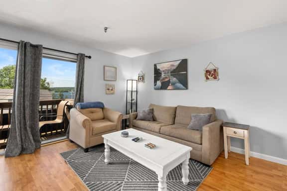Lake Views, pool, close to concerts & everything! - Image 1
