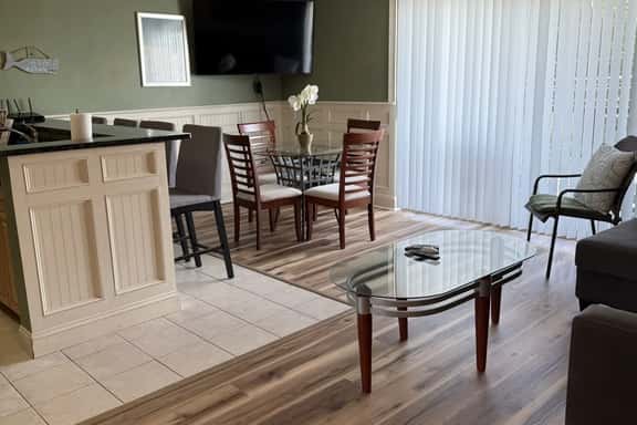 Pool, Restaurant, BBQ Grills, Close to Weirs! - Image 1