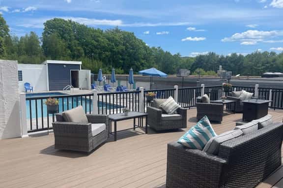 Pool, Restaurants, Concerts, Close to Everything! - Image 1