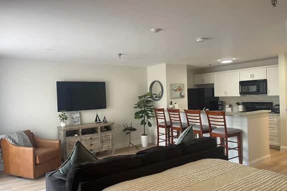 Studio, concerts, pool, close to everything! - Image 1