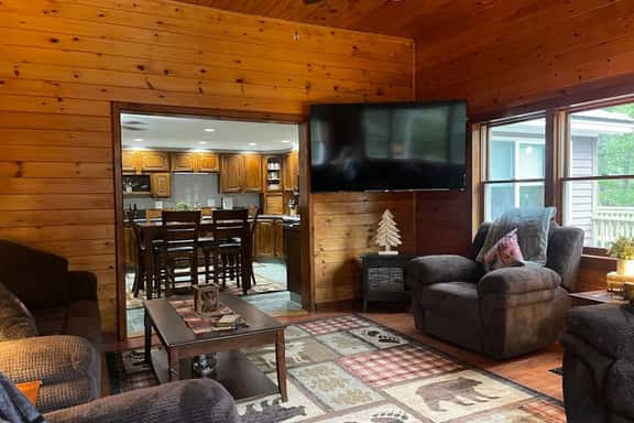 Trails End Lodge-Welcome to our Neck of the Woods! - Image 1
