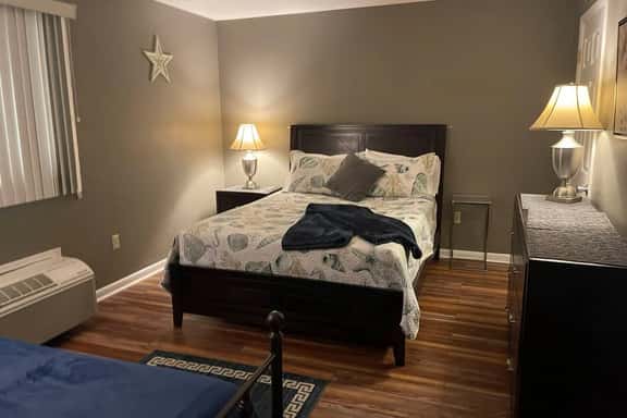 Views, monthly rates, close to everything! - Image 1