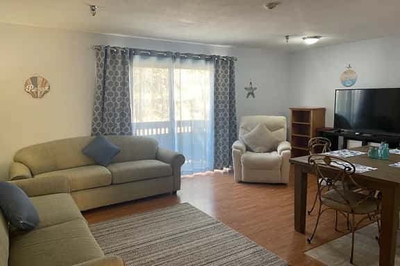 One Bedroom, Monthly Rates, Close to Everything! - Image 1