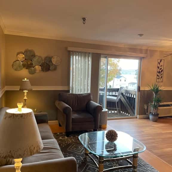 Beautiful Condo, Restaurant, Close to Everything! - Image 1