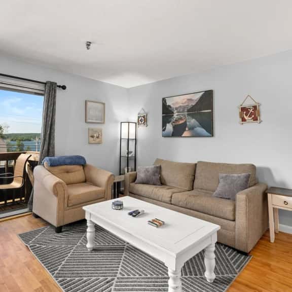 Lake Views, pool, close to concerts & everything! - Image 1