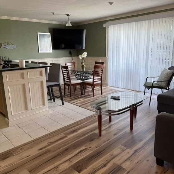 Pool, Restaurant, BBQ Grills, Close to Weirs! - Image 1
