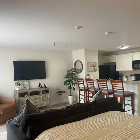 Studio, concerts, pool, close to everything! - Image 1