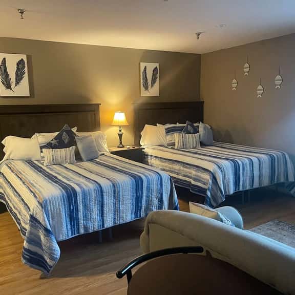 Studio -2 Queen Beds- Pool - On-site Restaurants! - Image 1