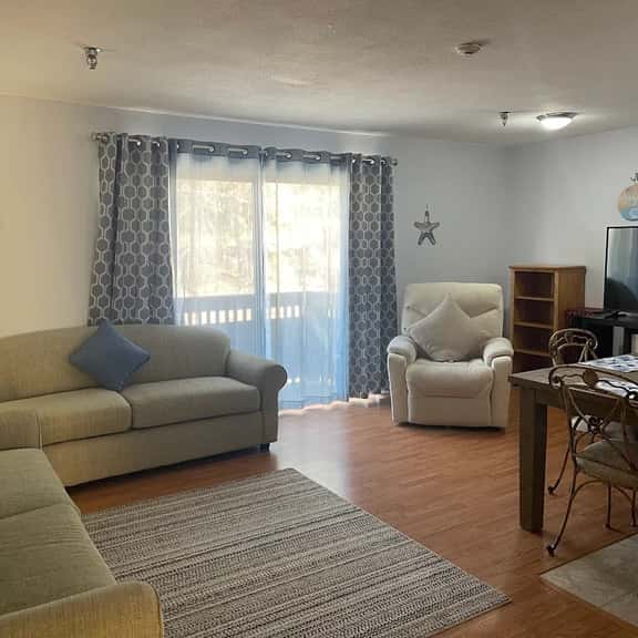 One Bedroom, Monthly Rates, Close to Everything! - Image 1