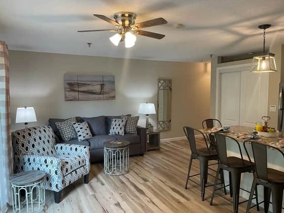 Beautiful Condo! Close to everything! - Image 4