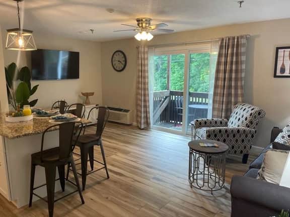 Beautiful Condo! Close to everything! - Image 5